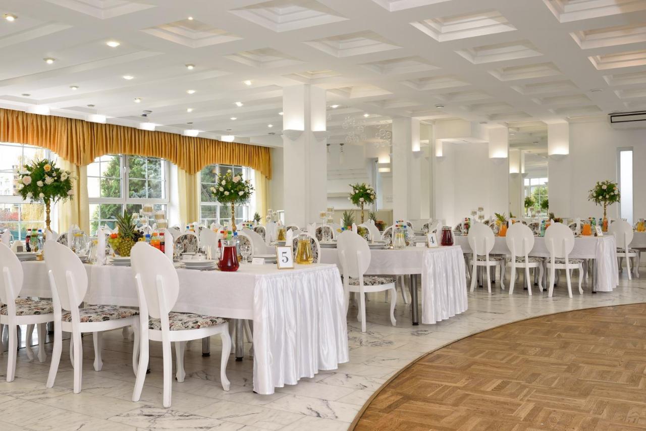 Hotel Agat Piotrkow Trybunalski Ngoại thất bức ảnh