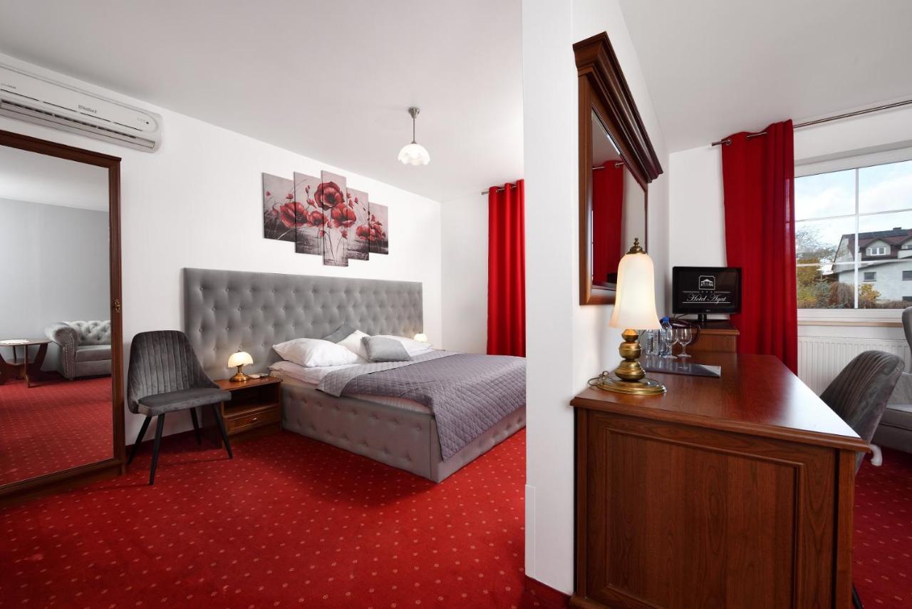 Hotel Agat Piotrkow Trybunalski Ngoại thất bức ảnh